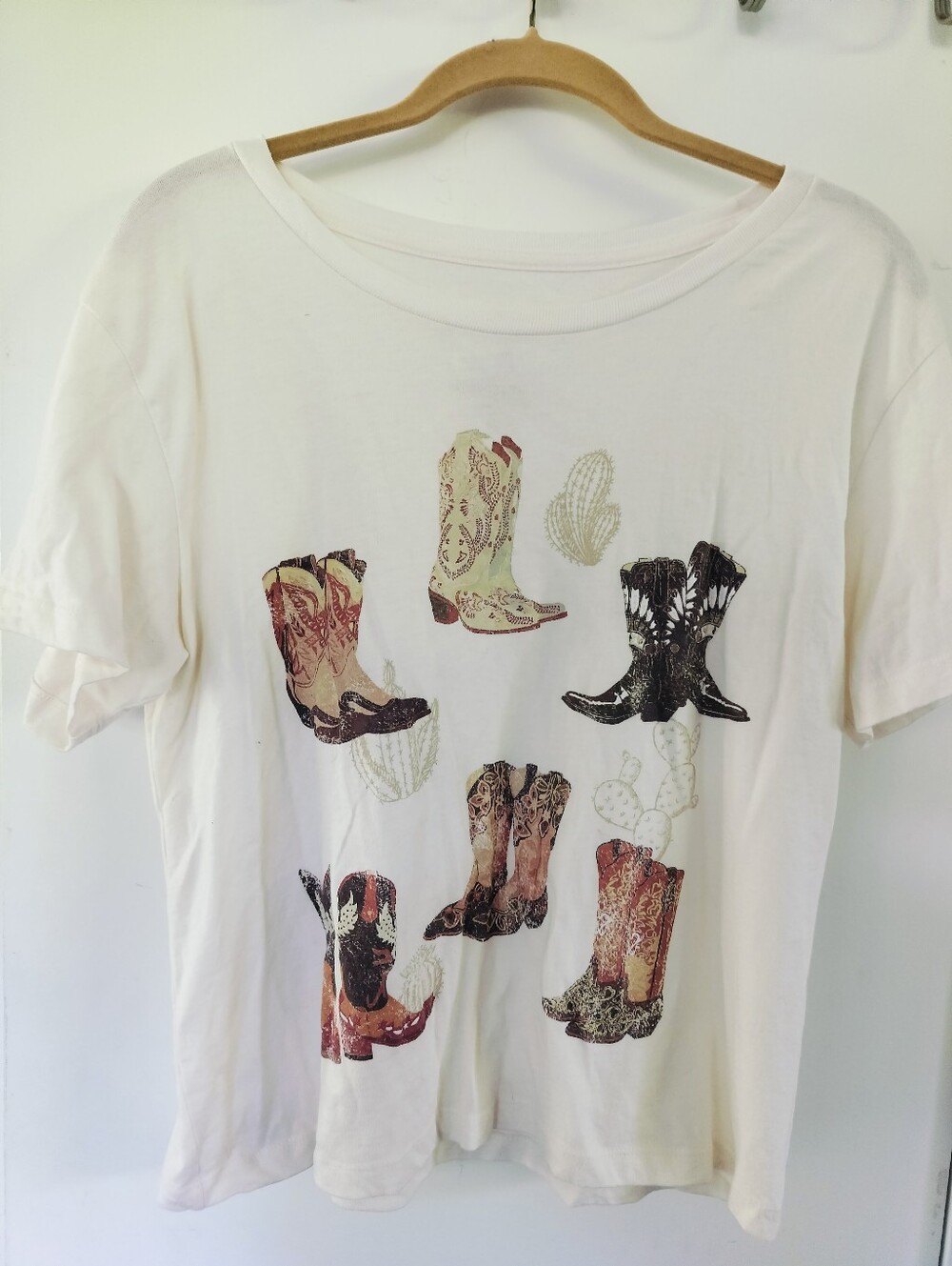 Desert Dreamer Western Cowgirl Boots Cactus Graphic Tee Cream M